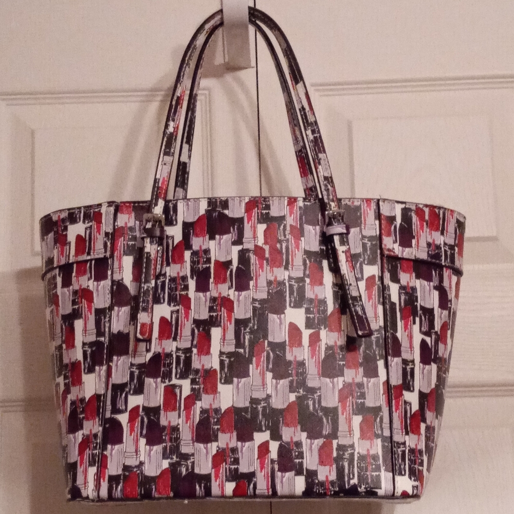 GUESS Delaney Tote In Hard-To-Find Lipstick Print, Excellent Condition - Picture 2 of 7